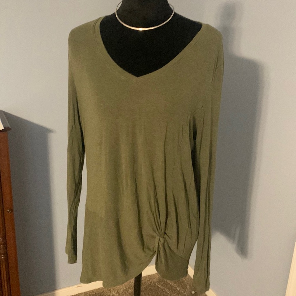 EUC CAbi Reveal Twist sage green tee - Large